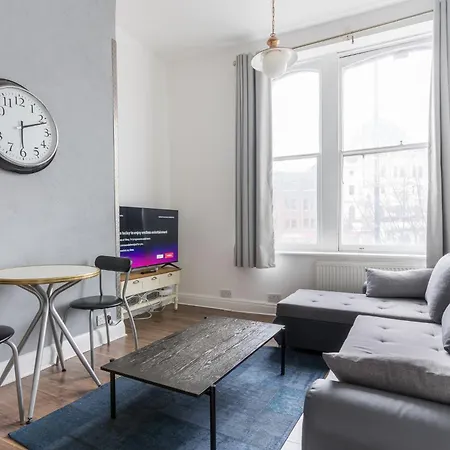 2 Bedroom Apartment In Central London